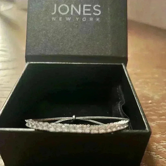 Womens Diamond bracelet - Picture 3 of 6